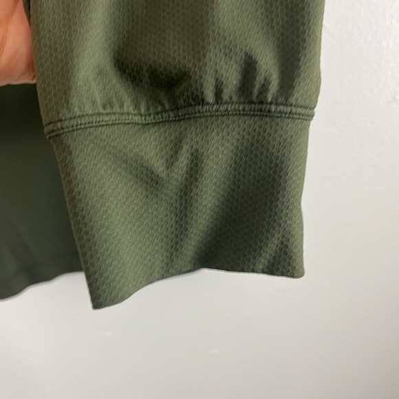 Lululemon Army Green Crop Top - Picture 3 of 7